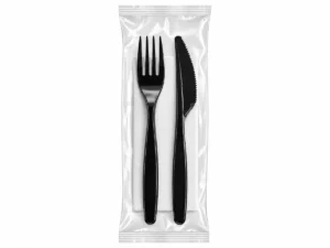 Cubiertos de plástico negros